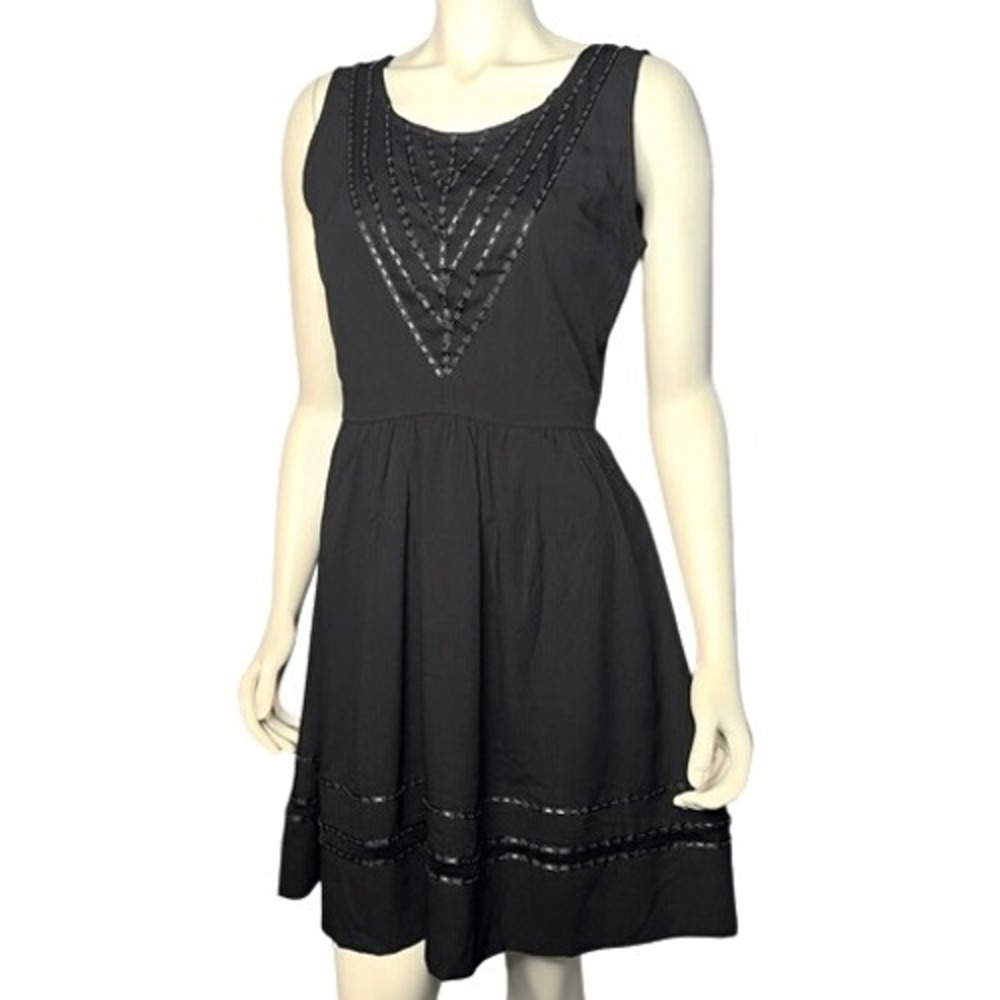 Doe & Rae ModCloth Dress Medium‎ Black Sleeveless Beaded V-Neck Holiday Party